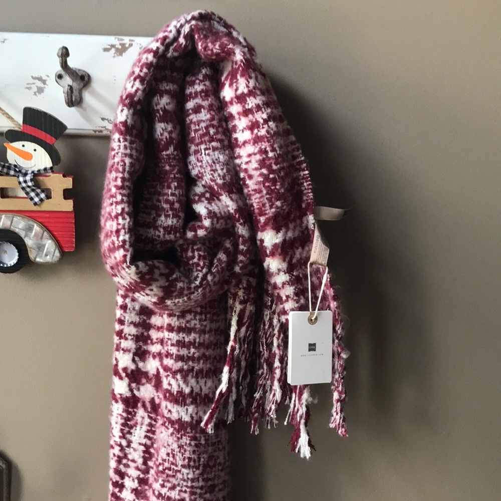 New with Tags-Look By M houndstooth scarf